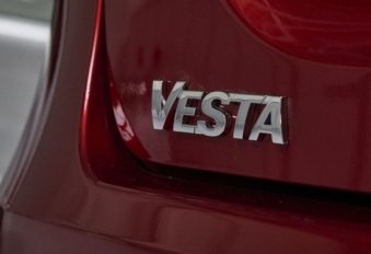 LADA Vesta и Granta— самые продаваемые модели с МКПП в РФ - №1