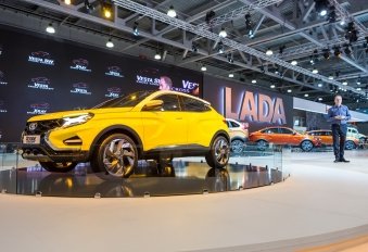 Первый автомобиль у россиян: белая ЛАДА седан - №1